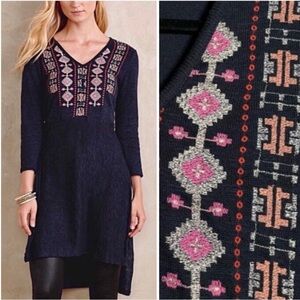 Anthropologie Akemi + Kin Savin embroidered navy Tunic Dress Sweater size Medium